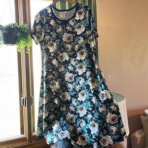 LuLaRoe Rose Patterned Dress w/Pockets Sz.Large